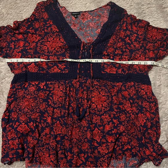 Torrid | Lace-Up Babydoll Tunic Top - Crinkle Gauze Floral Red/Navy 3X - Picture 6 of 9